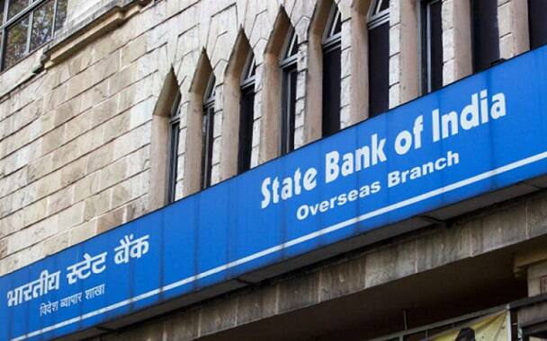  SBI કાર્ડે ધોડા દિવસ પહેલા જ 2,000 રૂપિયાથી ઓછી રકમનું ચેકથી પેમેન્ટ કરવા પર 100 રૂપિયા વસૂલવાનું શરૂ કર્યું છે. એસબીઆઈ કાર્ડના એમડી અને સીઈઓ વિજય જૈસૂજા અનુસાર પેમેન્ટની તારીખ નજીક આવવા પર ડ્રોપ બોક્સમાં મોટી સંખ્યામાં ચેક નાંખવામાં આવે છે.