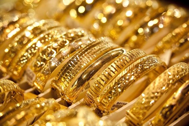 Gold Silver Rate Update: Gold and silver slip in futures market, prices rise in retail market, know today's latest rates Gold Silver Rate Update: ਵਾਇਦਾ ਬਾਜ਼ਾਰ 'ਚ ਸੋਨੇ-ਚਾਂਦੀ 'ਚ ਗਿਰਾਵਟ, ਪ੍ਰਚੂਨ ਬਾਜ਼ਾਰ 'ਚ ਕੀਮਤਾਂ ਵਧੀਆਂ, ਜਾਣੋ ਅੱਜ ਦੇ ਰੇਟ