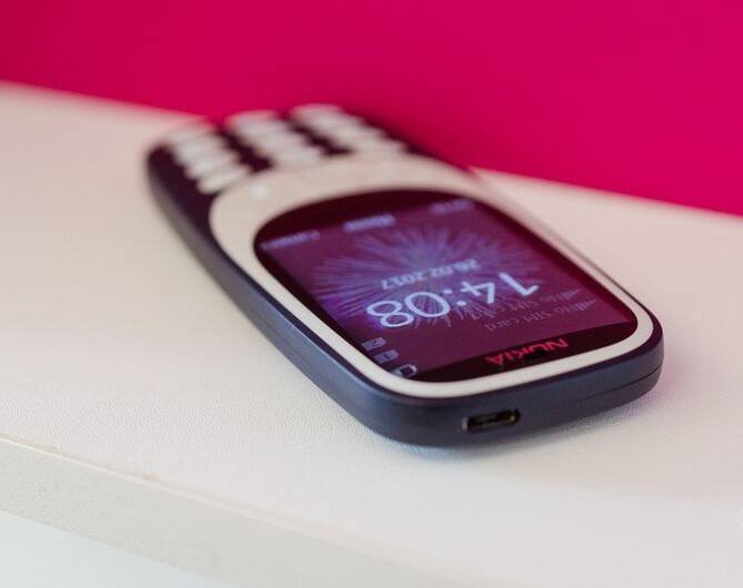 સ્નેક ગેમઃ Nokia 3310માં સ્નેક ગેમ કેવી રીતે ભૂલી શકાય? કંપનીએ તેને અપગ્રેટેડ વર્ઝનમાં પણ આપી છે. એટલું જ નહીં, હવે તો Nokia 3310ની સ્ક્રીન પ્રકાશમાં પણ જોઈ શકાય છે. તેની સ્ક્રીન કરલફુલ હશે.