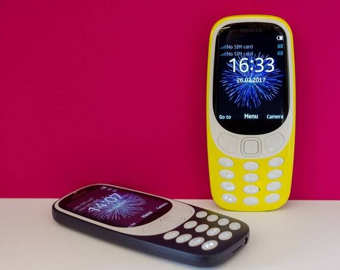  ડિઝાઈનઃ Nokia 3310ની ડિઝાઈનની વાત કરીએ તો તે નવી છે પરંતુ તેમ છતાં તેને જોતા જૂના જેવો જ અનુભવ થાય છે. આ કર્વ્ડ શેપની છે. Nokia 3310માં 16 જીબીની ઇન્ટરનલ મેમરી આપવામાં આવશે તેને વધુમાં વધુ 32જીબી સુધી વધારી શકાશે.