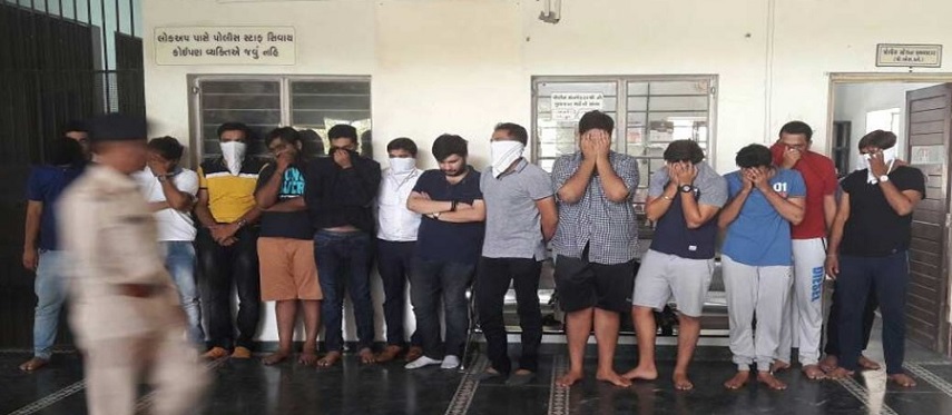 સુરતઃ 30 ધનિક નબિરા પોકરનો જુગાર રમતા પકડાયા, જાણો કોણ કોણ થયા જેલભેગા?