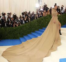 ‘પ્રિયંકાના ડ્રેસમાંથી મારા ડઝન શર્ટ બની જશે’, ટ્વિટર પર આમ ઉડી ‘દેસી ગર્લ’ની ઠેકડી