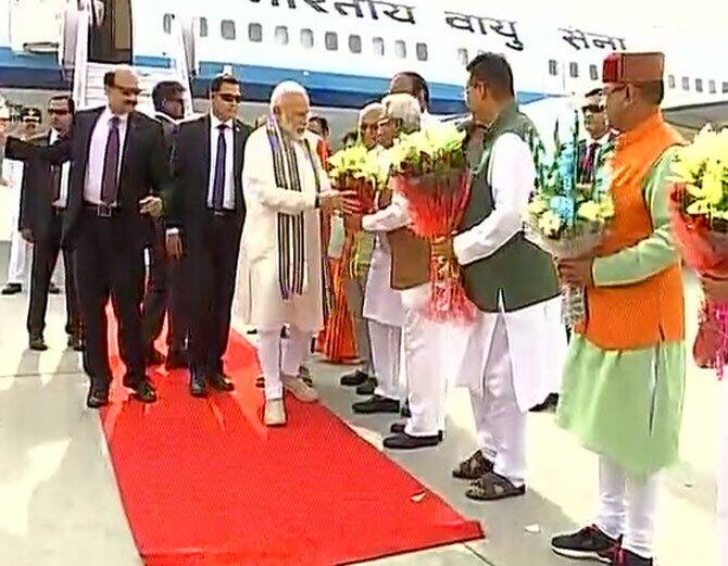 વડાપ્રધાન તરીકે બાબા કેદારનાથના દર્શન કરનારા મોદી ત્રીજા પીએમ છે. આ પહેલા ઈન્દિરા ગાંધી અને વીપી સિંહ પીએમ તરીકે અહીંયા આવી ચૂક્યા છે. મોદી ઉપરાંત ચાલુ સપ્તાહે 5 તારીખે રાષ્ટ્રપતિ પ્રણવ મુખર્જી પણ ઉત્તરાખંડ આવી રહ્યા છે. તેઓ કેદારનાથ ઉપરાંત બદ્રીનાથ પણ જશે.