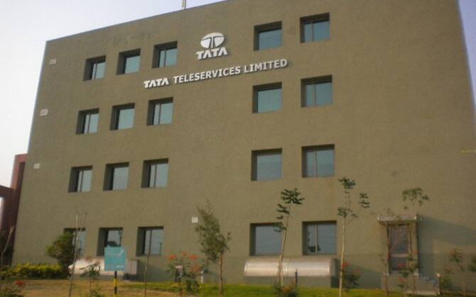 કંપનીમાંથી છૂટાં કરાયેલા કર્મચારીઓને સેવરન્સ પેકેજ તરીકે પ્રત્યેક એક વર્ષની નોકરી બદલ એક મહિનાનું વેતન આપવામાં આવશે. આ મામલે તાતા ટેલિસર્વિસને કરેલા મેઈલનો કોઈ પ્રત્યુત્તર સાંપડ્યો નહોતો. સૂત્રોના જણાવ્યા અનુસાર સમગ્ર ટેલિકોમ ઉદ્યોગ માટે હાલ અત્યંત પડકારભર્યો સમય ચાલી રહ્યો છે.