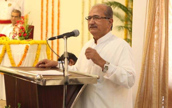 આ સાથે તેમણે શાળા સંચાલકો ને હિસાબો રજુ કરવા 15 જૂન સુધીનો સમય આપ્યો હતો. આ પછી તેમણે અમદાવાદ સમિતિના અધ્યક્ષ તરીકે નિવૃત્ત અગ્રસચિવ સી. એલ. મીનાના નામની જાહેરાત કરી હતી. જ્યારે સુરત સમિતિના અધ્યક્ષ તરીકે નિવૃત્ત જીલ્લા ન્યાયાધીશ અશોકભાઇ દવેની નિમણૂક કરવામાં આવી છે.