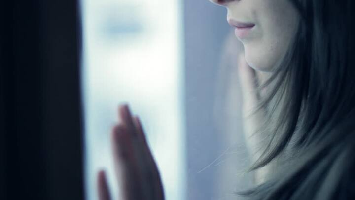 અનિતા પિયરમાં નર્સિગનો કોર્ષ કરતી હતી. રવિએ યેનકેન પ્રકારે અનિતાને ત્રાસ આપવાનું ચાલુ રાખ્યું હતું. આથી અનિતાએ એડવોકેટ શહેનાઝ સૈયદ મારફતે મેટ્રો કોર્ટમાં ગત તા 9 ઓકટોમ્બર 2014માં રવિ સહિત તેના પરિવારના 7 સભ્યો સામે કેસ કર્યો હતો. જે કેસમાં મેટ્રો કોર્ટ ઉપરોકત હુકમ કર્યો હતો.