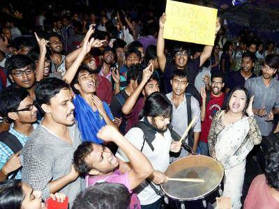 સુપ્રીમ કોર્ટ ફિક્સ પગારદારો માટે જાહેર કરાયેલા આ પગાર ધોરણને માન્ય ના રાખે અને તેમને કાયમી કર્મચારીઓના પગારધોરણનો લાભ આપવા આદેશ આપી શકે. સાથે સાથે કર્મચારીઓને તેમની ફિક્સ પગારની નોકરીમાં જોડાવાની તારીખથી પગારવધારો આપવાનો આદેશ પણ આપી શકે.