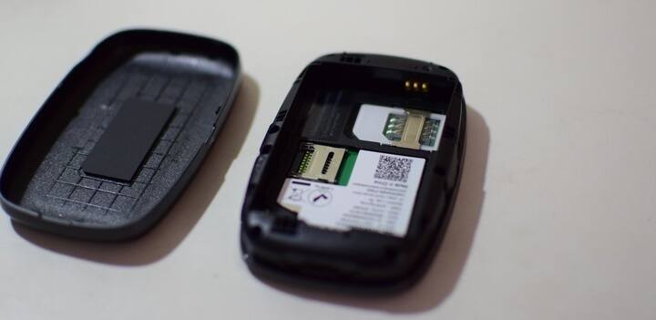 કંપની આ 2010 રૂપિયાનું કેશબેક 10 ટોપ અપ વાઉચર દ્વારા આપશે. એટલે કે દરેક વાઉચરની કિંમત 201 રૂપિયા છે. જો તમારી પાસે એક્સેચન્જ કરાવવા માટે ડોંગલ અથવા રાઉટર ન હોય તો ગ્રાહકે માત્ર 994 રૂપિયામાં JioFI ખરીદી શકો છો. એટલે કે ગ્રાહકને JioFI પર માત્ર 1005 રૂપિયાનો ડેટા મળશે. આ ડેટા 201 રૂપિયાના પાંચ વાઉચરમાં મળશે. તેને હપ્તે પણ ખરીદી શકાય છે.