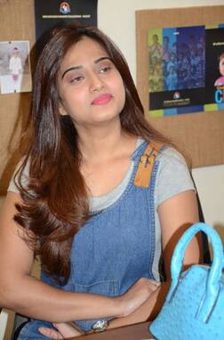 કન્નડ ફિલ્મની અભિનેત્રી ડિંપલ ચોપડેએ રાજકોટમાંથી બાળક લીધું દતક