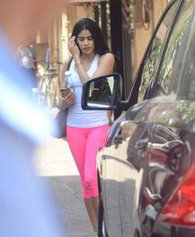 જીમની બહાર આ અંદાજમાં ક્લિક થઈ શ્રીદેવીની દિકરી જાહ્નવી, જુઓ PICS