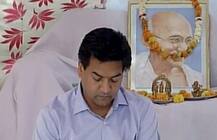 કેજરીવાલ પર ભ્રષ્ટાચારનો આરોપ લગાવનાર આપના પૂર્વ મંત્રી કપિલ મિશ્રા પર હુમલો