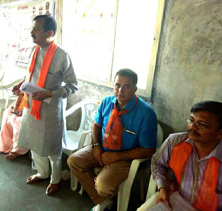  આ ગ્રુપના એડમિન ધર્મેશ મકવાણા પોતે દલિત સમાજનાં છે. તેમજ નગરસેવક ઉપરાંત માધ્યમ શિક્ષણ સમિતિનાં અધ્યક્ષ પણ છે. તેઓએ આ ગ્રુપના અન્ય દલિત સભ્યએ મિનેશ ઝગડિયાવાલાની આ કોમન્ટ મુદ્દે સખત શબ્દોમાં ઝાટકણી કાઢી હતી. તેમજ માફીની માગ કરી હતી. જોકે મિનેશે પોતે જ આ ગ્રુપ લેફ્ટ કરીને વિવાદ શમાવવાનો પ્રયત્ન કર્યો હતો. આ ઘટના ગંભીર પ્રત્યાઘાત પડ્યા છે.