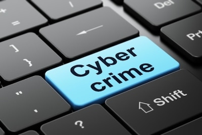 Coimbatore Cyber crime police recover money from man who lost money online Crime : ஆன்லைனில் 15 இலட்ச ரூபாயை இழந்த நபர்  அதிரடியாக பணத்தை மீட்டு தந்த காவல் துறையினர்