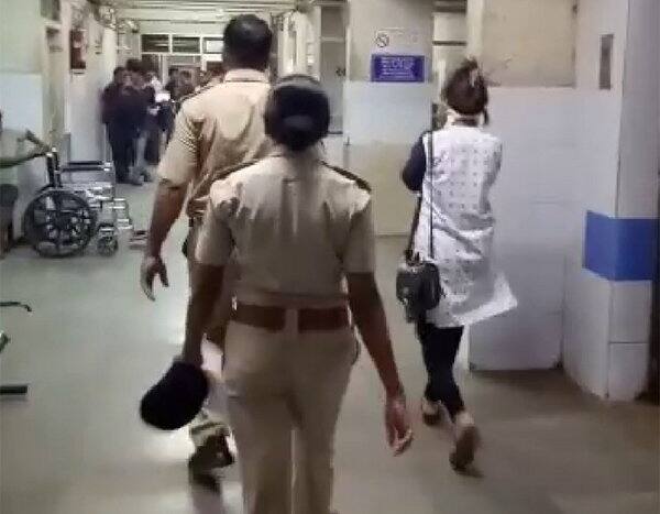 સુરતઃ મુંબઈની સેક્સ વર્કર યુવતીએ ગેંગરેપની ફરિયાદ કરતાં સુરતની પોલીસે આરોપીઓની ધરપકડ કરવામાં આવી છે, ત્યારે આરોપી રમેશ કાબાએ હાઈકોર્ટમાં અરજી કરી છે. સુરત ગેંગરેપ કેસના આરોપીએ અરજીમાં રજૂઆત કરી છે કે, તેણે યુવતીની સંમતિથી સેક્સ માણ્યું હતું. 5 મિત્રોએ મુંબઈની પ્રોફેશનલ સેક્સ વર્કરને ફાર્મ હાઉસ પર બોલાવી હતી. પરંતુ પૈસાની લેતી દેતીની તકરારમાં ગેંગરેપની ફરિયાદ થઈ છે.