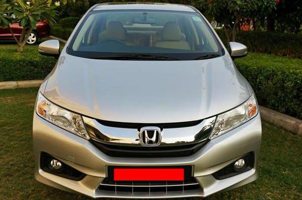 જોકે, નશામાં ધૂત આ કપલે કર્મચારીની વાત માની નહોતી. સરીતા ઉદ્યાન પાસે કારમાં દારૂની મહેફીલ કરતા કપલ અંગે કોઈએ ઇન્ફોસિટી પોલીસને જાણ કરતાં બંને સામે ગુનો નોંધીને કાર્ય‌વાહી હાથ ધરી છે. કારમાં દારૂની મહેફીલ માણતા યુવક અને યુવતી પકડાઇ જતા પોલીસ યુવકને મોડી રાતે ગાંધીનગર સિવિલમાં લઇ ગઇ હતી અને બ્લડ સેમ્પલ લીધા હતા.