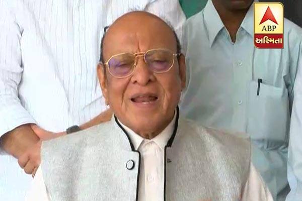 શંકરસિંહ વાઘેલાની આ કોમેન્ટના કારણે એવી અટકળો તેજ બની છે કે બાપુએ લોકોને આંચકો આપવાનું નક્કી કરી નાંખ્યું છે અને ભાજપમાં જોડાઈને અણધાર્યું પગલું ભરવાનો નિર્ણય લઈ લીધો છે. બાપુ આ બધા સંકેતો આપીને પોતાના વફાદારોને ભાજપમાં જોડાવા માટે તૈયાર રહેવા સંકેત આપી રહ્યા છે તેવું સૌ માને છે.