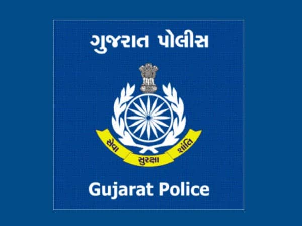કિરીટના પિતાને તેના ગોરખધંધાની જાણ થતાં તેને ઘરમાંથી કાઢી મૂક્યો હતો. તે પછી યુવતી અને કિરીટ સાથે રહેવા લાગ્યાં. દરમિયાનમાં યુવતી કેટલાક યુવકોને લઈ આવી. આ યુવકો લાંચ આપીને પીએસઆઈની ભરતીમાં સફળ થવા માંગતા હતા. કિરીટે તેમની પાસેથી 15 લાખ રૂપિયા લઈને યુવતીને આપી દીધા.