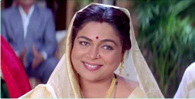 ફિલ્મ અને ટીવી જગતના દિગ્ગજ અભિનેત્રી રીમા લાગૂનું હાર્ટ અટેક આવવાથી નિધન થયું છે. 59 વર્ષીય રીમા લાગૂને બુધવારે રાત્રે હોસ્પિટલમાં ખસેડાયા હતા જ્યાં તેમણે અંતિમ શ્વાસ લીધા હતા. ફિલ્મોમાં તે માના રોલ માટે ઘણા લોકપ્રિય હતા. રીમા લાગૂએ સલમાન ખાન, આમિર ખાન, શાહરૂખ ખાન, સંજય દત્ત જેવા સ્ટાર્સ સાથે કામ કર્યુ હતું. તેમની ફિલ્મોમાં ‘વાસ્તવ’, ‘મૈને પ્યાર કિયા’, ‘હમ આપકે હૈ કૌન’, ‘હમ સાથ સાથ હૈ’, ‘ક્યા કહેના’, ‘કલ હો ના હો’, જેવી ફિલ્મોમાં કામ કર્યુ છે. જ્યારે ‘તૂ તી મૈ મૈ’ સિરીયલમાં સાસુના રોલને લોકોએ ખૂબ પસંદ કર્યો હતો. 