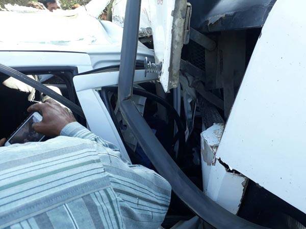 દરમિયાન રાણવાવ-બિલેશ્વર રોડ પર આવેલા સાજણવાડા નેસ તરીકે ઓળખાતી જગ્યાએ ગોલાઈ પર સામેથી પૂરપાટે આવતી એક લક્ઝરી બસ સાથે કાર અથડાઈ હતી. જેમાં કારમાં પાંચ લોકોના ઘટના સ્થળે જ મોત નીપજ્યા હતા, જ્યારે એક યુવાનનું સારવાર દરમિયાન મોત નીપજ્યું હતું.