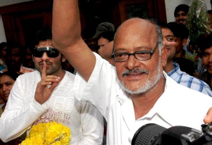 પ્રભાસે બોલિવૂડ ફિલ્મ એક્શન જેક્શનમાં કેમિયો રોલ કર્યો હતો. જોકે,કેટલાક મીડિયા રિપોટ્સ પ્રમાણે, બોલિવૂડ ડિરેક્ટર કરણ જોહર પ્રભાસને બોલિવૂડમાં લોન્ચ કરે તેવી સંભાવના છે.