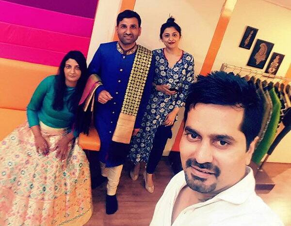 ઉષા રાડા અને નરેશ દેસાઈ પરિવારના ગણતરીના સભ્યોની હાજરીમાં કોર્ટમાં લગ્ન કરશે. જોકે કોર્ટ મેરેજ બાદ નાનું ફંકશન રાખવામાં આવ્યું છે. જેમાં બંનેના પરિવારના સભ્યો અને મિત્રોને આમંત્રણ આપવામાં આવ્યું છે. 