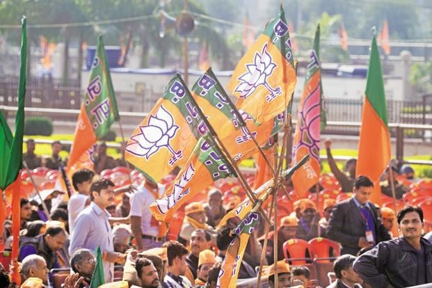 UP Election Result 2022 BJP is leading in UP instructions to workers to reach Delhi office UP Election Result 2022: यूपी के रुझानों को देख जश्न की तैयारी में जुटी BJP, कार्यकर्ताओं को दिल्ली दफ्तर पहुंचने के निर्देश