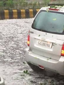 અમદાવાદમાં કરા સાથે વરસાદ પછી રસ્તા પર પથરાઇ ગઈ બરફની ચાદર, જુઓ તસવીરો