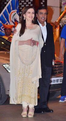 નીતા અને મુકેશ અંબાણીએ આપી મુંબઈ ઈંડિયંસની જીતની પાર્ટી, બિગ બી-સચિન પણ રહ્યા હાજર 