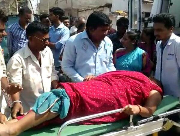 શહેરના ન્યુ વીઆઇપી રોડ પર આવેલા સત્યનારાયણ નગરમાં રહેલી રેશમાબેન કેશવરામ રાજભર (ઉં.વ.37)ના 2006માં લગ્ન થયા હતા અને ટૂંક સમયમાં જ છુટાછેડા થયા હતા. રેશમા પોતાની દીકરી નિલમ (ઉં.વ.17) સાથે છેલ્લા 3 વર્ષથી અંકલેશ્વરમાં રહેતા અને કોન્ટ્રાક્ટર તરીકેનો વ્યવસાય કરતા જીતેન્દ્ર સિંહ (ઉં.વ.45) સાથે લીવ એન્ડ રિલેશનમાં રહેતી હતી. 