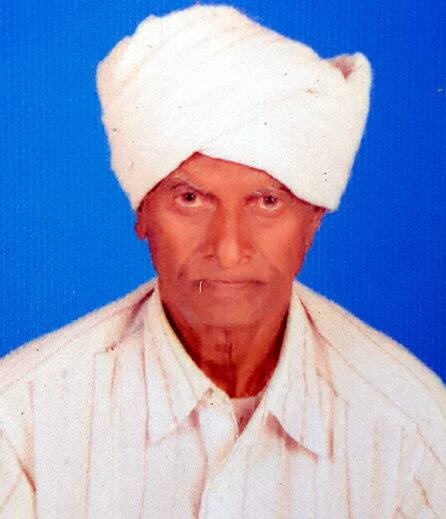 આ અદાવત એટલે સુધી આગળ વધી ગઈ કે, ભાણીયાએ પત્ની જતી રહેવાની અદાવતમાં ખેતરમાં સૂઈ રહેલા મામાને સીમમાં ખેંચી જઇ માથામાં અને શરીરના અન્ય ભાગે લાકડીઓના ફટકા મારી હત્યા કરી નાંખી હતી અને પછી ત્યાંથી ફરાર થઇ ગયો હતો. આ અંગે ભિલોડા પોલીસે હત્યાનો ગુનો નોંધી હત્યારા ભાણેજની ધરપકડ કરવા તપાસ હાથ ધરી છે.