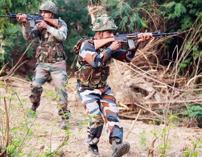 Specialist Unit by Indian army is introduced to stopped cyber attacks also to stopped actions from pakistan and china Indian Army : पाकिस्तान आणि चीनची चिंता आणखी वाढणार; भारतीय लष्कराचे 'स्पेशलिस्ट युनिट' तयार