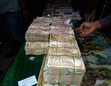 રાજકોટઃ એક કરોડ રૂપિયાની જૂની નોટ સાથે ત્રણ ઝડપાયા, જાણો કેટલા કમીશનમાં મળવાની હતી નવી નોટ