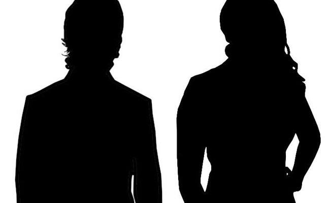 તેમણે ફરિયાદમાં વધુમાં જણાવ્યું છે કે ધમકી આપી ચારેય જતાં રહ્યા હતાં. અલકાપુરીના મકાનમાં કૌસ્તુભ, તેમનાં પત્નિ રેખાબેન તથા મોટો પુત્ર ઋત્વીજ રહે છે. આ મકાન પોતાના નામે કરાવી લેવા અવાર-નવાર ધમકીઓ અપાય છે અને દસ લાખ રોકડા માંગી હેરાન કરવામાં આવે છે તેવી ફરિયાદ તેમણે કરી છે.