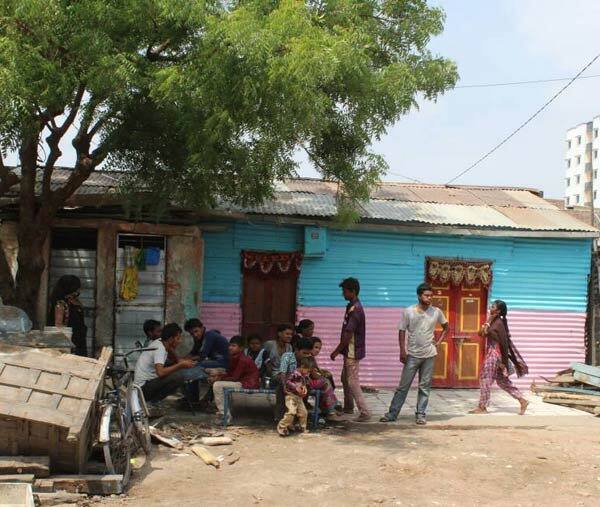 વહેલી સવારે તેમને ખબર પડી હતી કે, તેમની દીકરી પાડોશમાં ભાડૂઆત તરીકે રહેતા યુપીના ત્રણ યુવાનોના ઘરમાં છે. જ્યાં તપાસ કરતાં સગીરા બેભાન હાલતમાં અર્ધનગ્ન અવસ્થામાં પડી હતી. પરિવારે તાત્કાલિક બાપોદ પોલીસને જાણ કરતાં કાર્યવાહી હાથ ધરી હતી.