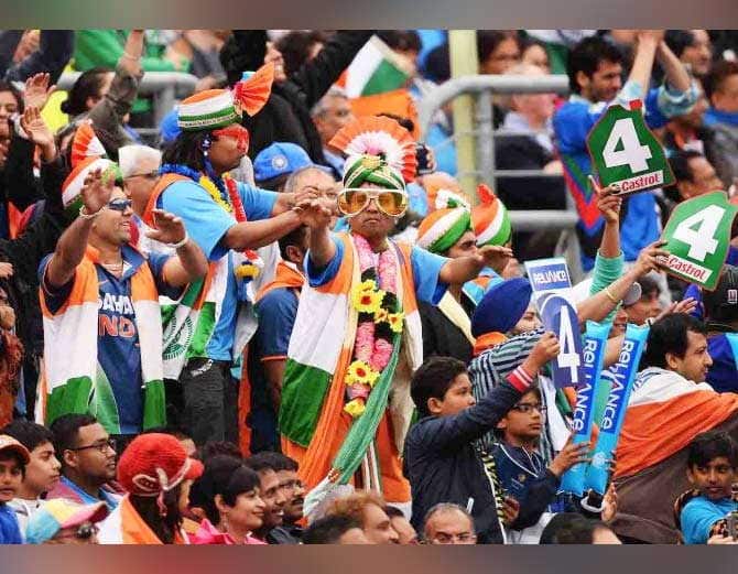 આ આગાહી સાચી પડે તો ભારત-પાકિસ્તાન મેચ ધોવાઈ જાય ને ક્રિકેટ ચાહકોના ઉત્સાહ પર પાણી ફરી વળે. રવિવારે સાંજે બરફનું તોફાન આવે અને છૂટોછવાયો વરસાદ પડે તેવી આગાહી પણ કરાઈ છે. આ આગાહી સાચી પડે તો ભારત-પાકિસ્તાન મેચમાં ડકવર્થ-લુઈસ નિયમ લાગુ કરવો પડે તેવી પણ શક્યતા છે.