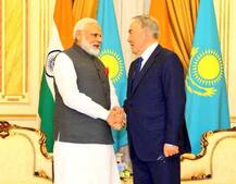 કઝાકિસ્તાનઃ અસ્તાનામાં પીએમ નરેન્દ્ર મોદીએ પાકિસ્તાનના પીએમ નવાઝ શરીફના ખબરઅંતર પૂછ્યા