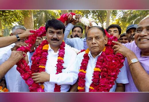 અમૂલ ડેરીના ચેરમેન રામસિંહ પરમાર અને બોરસદના રાજેન્દ્રસિંહ પરમારના સમીકરણો જુદાં છે. આ બંને ધારાસભ્યોને કોંગ્રેસના પ્રદેશ પ્રમુખ ભરતસિંહ સોલંકી સાથે બોલવાના પણ સંબંધ ના હોઈ તેઓ શંકરસિંહની અતિ નજીક ગયા છે. સૂત્રો કહે છે કે, સિનિયર નેતા રામસિંહ માટે ધારાસભ્યપદ કરતાં અમૂલ ડેરીનું ચેરમેનપદ મહત્ત્વનું છે, જ્યાં બોર્ડમાં મોટાભાગના કોંગ્રેસના આગેવાનો સામેલ છે.