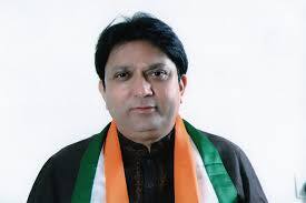 કોંગ્રેસના વર્તમાન પંદર ધારાસભ્યો ઉપરાંત બીજા ત્રણ કોંગી ધારાસભ્યોને પણ ભગવો ખેસ પહેરાવવા ભાજપનું નેતૃત્વ આતુર છે, પણ એક યા બીજા કારણોસર ભાજપના પ્રયાસો નબળાં પડી રહ્યાં છે. સિદ્ધપુરના ધારાસભ્ય બલવંતસિંહ રાજપૂત, ભિલોડાના ધારાસભ્ય ડો. અનિલ જોષી અને ખેડબ્રહમાના અશ્વિન કોટવાલને ભાજપ ભજવો પહેરાવા તૈયાર છે. પરંતુ મતદારો મૂળે કોંગ્રેસના હોઈ આ લોકોને પોતાની તરફ ખેંચવા ભાજપ માટે અઘરું બની રહ્યું છે.