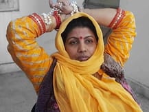 પોલીસ જાપ્તા સાથે \'બાહુબલી\' જોવા ગયેલી ‘ચીટર’ સાધ્વી જયશ્રીગીરી ફરાર