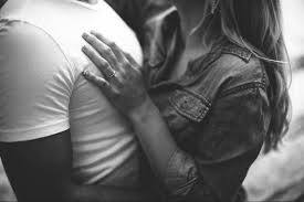 બીજી તરફ પ્રેમી 37 વર્ષિય યુવકે પોતે પ્રેમિકાને નહીં છોડે તેમ ચોખ્ખા શબ્દોમાં કહી દીધું હતું. પ્રેમિકાના પિતાએ વાંધો ઉઠાવતા તેણે પિતાને કહી દીધું કે, તમારી દીકરીને ખબર છે તો મને એક્સટ્રા મેરીટલ અફેર્સથી વાંધો નથી. આ સંજોગોમાં અણને બંનેને શાંતિથી રહેવા દો અને અમારી લાઈફ એન્જોય કરવા દો.