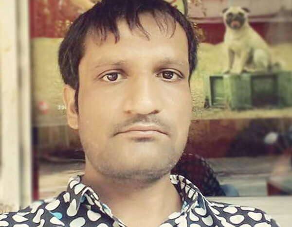 હોસ્પિટલના ર્ડા. કાર્તિક પટેલે જણાવ્યું કે, ઇસીજી કઢાવતાં હ્રદયમા લોહી ઓછું પહોચતું હોવાનું જણાય છે. તેમને વર્ષ-2008માં એટેક આવેલો હોઇ ઓબ્ઝર્વેશનમાં રખાયા છે. કેતનના પિતાને હાર્ટ એટેક આવતાં શબયાત્રાનો કાર્યક્રમ રદ કરી અંતિમયાત્રા કાઢવાનો નિર્ણય લીધો છે.