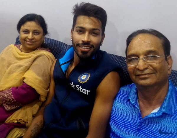 વડોદરા: ઇંગ્લેન્ડના ઓવલ ખાતે ભારત અને પાકિસ્તાન વચ્ચે ચેમ્પિયન ટ્રોફીનો ફાઇનલ મુકાબલો છે અને આજે ફાધર્સ ડે છે તે નિમિતે હાર્દિક પંડ્યાના પિતા હિમાંશુંભાઈ પંડ્યાએ જણાવ્યું છે કે આજે મારો દીકરો સારી બેટિંગ અને બોલિંગ કરીને ભારતને પાકિસ્તાન સામે ચેમ્પીયન ટ્રોફી અપાવે તે જ મારા પુત્ર હાર્દિક તરફથી મારા જીવનની સૌથી મોટી ફાધર્સ ડેની ગિફ્ટ હશે.