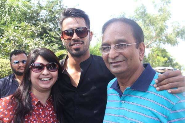 હિમાંશુભાઇ પંડ્યાએ પોતાની વાતચીતમાં જણાવ્યું હતું કે, મારા બંને દીકરા હાર્દિક અને કૃણાલને સારા ક્રિકેટર બનાવવા માટે મેં જેટલી મહેનત કરી છે. તેટલી જ મહેનત મારા બંને દીકરાએ પણ પોતાનું ક્રિકેટમાં કરિયર બનાવવા માટે કરી છે.