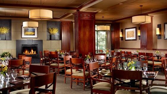 એસિ વગરના રેસ્ટોરાંમાં ભોજન કરવું સસ્તું પડશે. હાલમાં કોઈ સર્વિસ ટેક્સ નથી લાગતો પરંતુ 12.5 ટકા વેટ લાગે છે. હવે 12 ટકાના દરે જીએસટી લાગશે. ઉપરાંત બ્રાન્ડેડ વસ્તુ સસ્તી પડશે. જેના પર 18 ટકા ટેક્સ લાગશે. હાલમાં તેના પર 23-24 ટકા ટેક્સ લાગે છે. હોટલમાં રહેવાનું પણ સસ્તું પડશે. તેના પર 18 ટકા ટેક્સ લાગશે. જ્યારે 5000 રૂપિયાથી ઉપરના ટેરીફ પર 28 ટકા ટેક્સ લાગશે. જ્યારે જે હોટલનું ભાડું 1000થી નીચે હશે તેના પર કોઈ ટેક્સ નહીં લાગે. હાલમાં હોટલ પર 22 ટકા ટેક્સ લાગે છે.