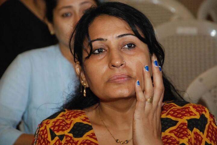 માણસ હસવાની બાબતમાં હજી પણ કૃત્રિમ થઈ શકે છે, બલ્કે હાસ્ય હવે વધુને વધુ કૃત્રિમ થતુ જાય છે, પરંતુ આંસુ અને રૂદન કૃત્રિમતા ત્યજો તો જ આવે. આંસુઓ તમારી સંવેદનશીલતાને જગાવવાનું કામ કરે છે. તમને તમારી સાચી જાત સાથે પરિચિત કરાવવાનો પાવર આંસુમાં છે. આ જ પાવરનો અનુભવ રવિવારે સુરતવાસીઓએ કર્યો હતો.