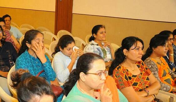 ત્યાં હાજર રહેલા ઘણા લોકોએ કાર્યક્રમ પત્યા પછી કહ્યું હતુ કે રડી લીધા પછી તેમને મનમાંથી થોડોક ભાર ઓછો થઈ ગયો હોય એવું લાગે છે. આગામી કાર્યક્રમમાં પોતાના નજીકના બીજા સ્વજનોને પણ લઈ આવવાની તૈયારી તેમણે દેખાડી. અમારી દ્રષ્ટિએ આ જ અમારા કાર્યક્રમની ફળશ્રૃતિ છે.'