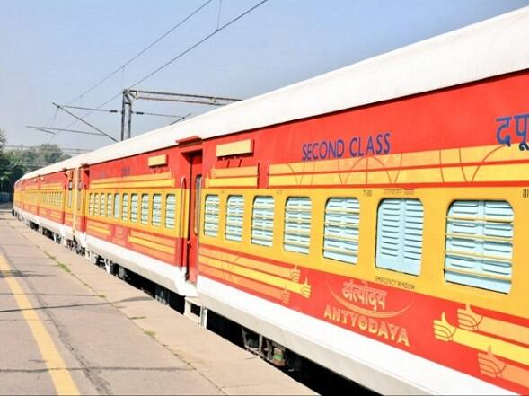 જો કે આ સુવિધા માત્ર મેલ, એક્સપ્રેસ ટ્રેન, રાજધાની શતાબ્દી, ગતિમાન તથા તેજસ ટ્રેન પૂરતી જ મર્યાદિત રહેશે. તથા આ ઓફરનો લાભ ટ્રેનોમાં ફર્સ્ટ એસી, સેકન્ડ એસી, તથા એકઝીકયુટીવ કલાસમાં જ લાગુ પડશે. થર્ડ એસી તથા તથા સ્લિપર ક્લાસમાં આ સુવિધા અંતર્ગત ટિકિટ બુક કરાવી નહીં શકાય. આમ હવે તેઓ ઘેર બેઠા ૩૬૦ દિવસ પહેલા પોતાની મુસાફરી કન્ફર્મ કરી શકશે.