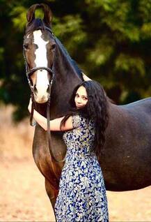 સુરતઃ હિતેશ દેસાઈના મૃત્યુના કેસમાં પોલીસે જેને સમન્સ આપ્યા છે તે જ્યોતિ સોલંકીએ સલમાન સાથે પડાવેલી તસવીર