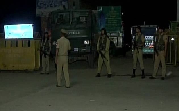 શ્રીનગરના અનંતનાગમાં સોમવારે રાત્રે આતંકવાદીઓએ અમરનાથ યાત્રાળુએ ગયેલા ગુજરાતીઓની બસ પર અંધાધૂંધ ગોળીબાર કર્યો હતો. આતંકી હુમલામાં 7 ગુજરાતીઓના મોત થયા છે. આતંકીઓએ ઓમ ટ્રાવેલ્સની બસ પર હુમલો કર્યો હતો, ત્યારે ટૂર ઓપરેટર અને હર્ષ દેસાઇને પણ 2 ગોળી વાગી હતી. હર્ષ દેસાઇએ જણાવ્યું હતું કે, શ્રીનગરથી થોડે આગળ ગયાને તરત જ બસને ઘેરી વળીને મન ફાવે તેમ ગોળીઓ મારી હતી.