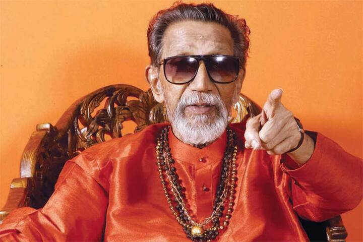 1996માં જ્યારે અમરનાથ યાત્રા પર હુમલો થયો હતો અને સમગ્ર યાત્રા પર આતંકી હુમલાનું જોખમ હતું ત્યારે બાલા સાહેબ ઠાકરેએ ચેતવણી આપી હતી કે જો અમરનાથ યાત્રા પર આતંકી હુમલો થાય તો મુંબઈ સહિત સમગ્ર દેશમાંથી હજ માટે એક પણ ફ્લાઈટ નહીં ઉડે. ઉદ્ધવ ઠાકરેએ આ જ ઘટનાનું ઉદાહરણ આપતા કહ્યું કે, હવે શું હિન્દુત્વવાદી સરકરમાં દમ નથી રહ્યો, લાગે છે કે હવે અમેરિકાના રાષ્ટ્રપતિએ ગન લઈને હિન્દુત્વની રક્ષા કરવી પડશે.